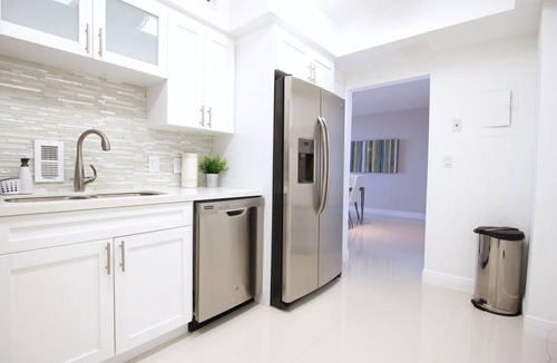 Hollywood Apartment | Beautiful Beachfront Apartment! Near major shopping centers, rest & casinos