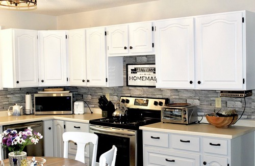 Oro-Medonte Cottage | Beautiful beachfront cottage on bass lake