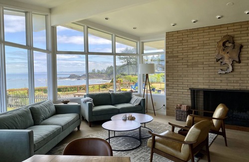 Coos Bay House | Beautiful Beachfront Home on Lighthouse Beach