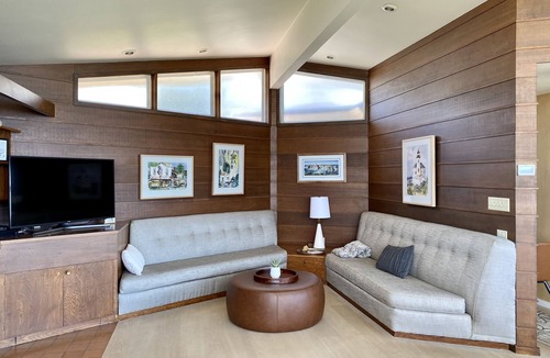 Coos Bay House | Beautiful Beachfront Home on Lighthouse Beach