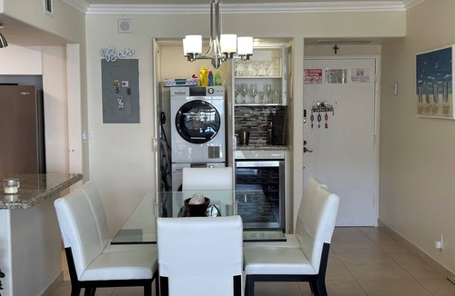 Hollywood South Central Beach Apartment | Beautiful beachfront condo 2-2 split plan with ocean front views. Free Parking.