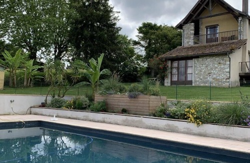 Sauvelade House | BEAUTIFUL BEARNAISE HOUSE WITH POOL