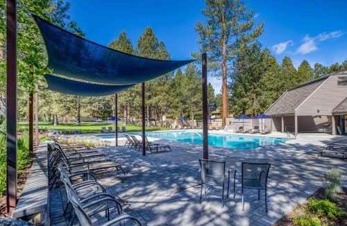 RiverWild House | Beautiful Bend Retreat - Meredith Lodging