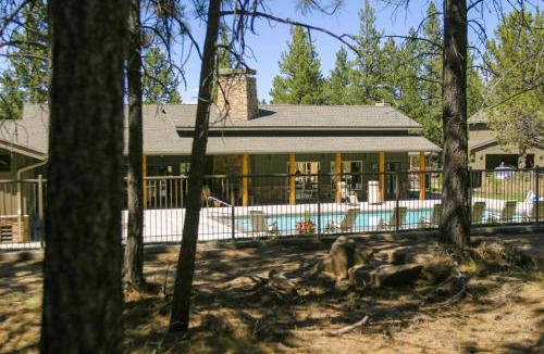 RiverWild House | Beautiful Bend Retreat - Meredith Lodging