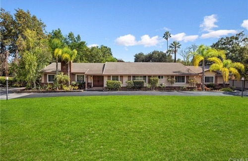 Arcadia House | Beautiful big house: 5bedrooms with pool in Arcadia