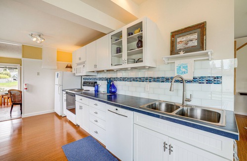 Birch Bay House | Beautiful Birch Bay Retreat w/Deck & Fire Pit!