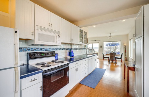 Birch Bay House | Beautiful Birch Bay Retreat w/Deck & Fire Pit!