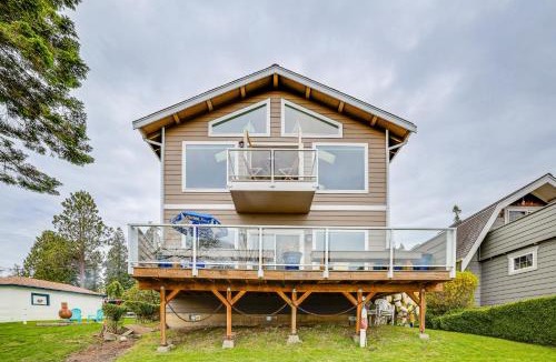 Birch Bay House | Beautiful Birch Bay Retreat with Deck and Fire Pit!