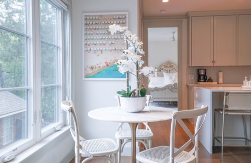 Kessler House | Beautiful Bishop Arts Townhouses: Sleeps up to 16 people!