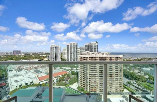 Coconut Grove House | Beautiful Blue & Gold Studio With Ocean View