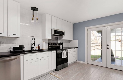 West San Antonio House | Beautiful Blue Haus w/Private Patio, Office Desk