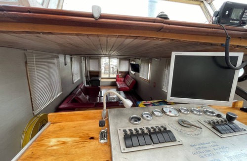 Asnieres-sur-Seine Boat Rental | Beautiful boat with AC in charming Asnières-sur-Seine