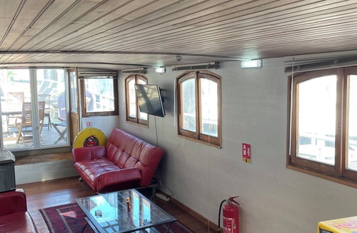 Asnieres-sur-Seine Boat Rental | Beautiful boat with AC in charming Asnières-sur-Seine