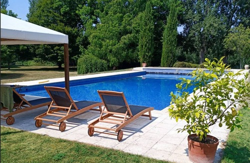 Bourg-Charente House | Beautiful Boathouse by the River