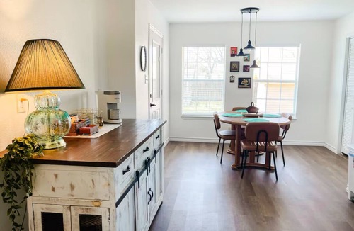 McKinney House | Beautiful Boho Bungalow - New Renovation
