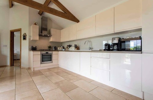 Corsham Apartment | Beautiful Box Hill Lodge