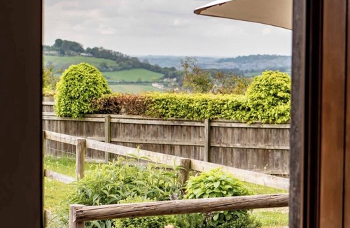 Corsham Apartment | Beautiful Box Hill Lodge