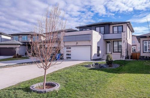 Winnipeg House | Beautiful Brand New Suite with Private Entrance and free on-site parking