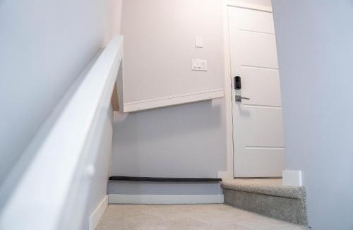 Winnipeg House | Beautiful Brand New Suite with Private Entrance and free on-site parking