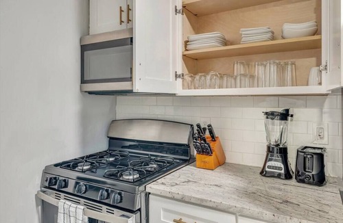Tower Grove South Hotel | Beautiful, Brand New Tower Grove Unit! 1s