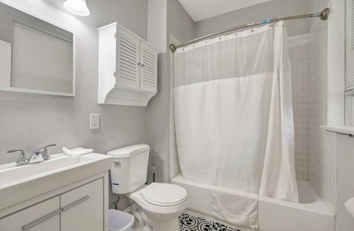 Tower Grove South Hotel | Beautiful, Brand New Tower Grove Unit! 1s