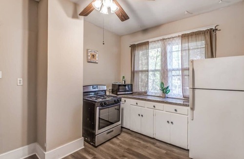 Evergreen House | Beautiful Brick Patio, Top Unit- Bluemoon Bungalow