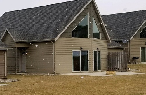 Spirit Lake House | Beautiful, Bridges Bay Cabin #122