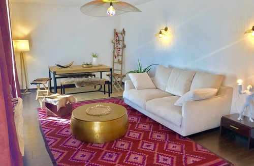 Lemasson House | Beautiful, bright apartment with terrace