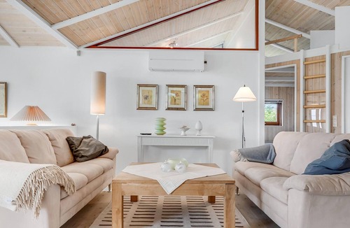 Handrup Strand House | Beautiful, bright cottage with large wooden terrace and sea view.