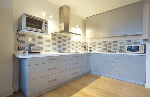 Levallois-Perret Apartment | Beautiful bright apartment – private parking