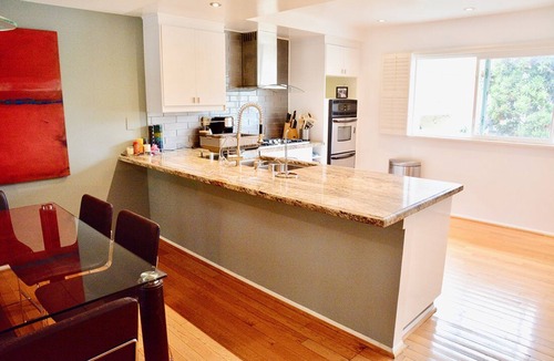 Del Rey House | Beautiful, Bright & Secure Townhome in Marina del Rey, CA
