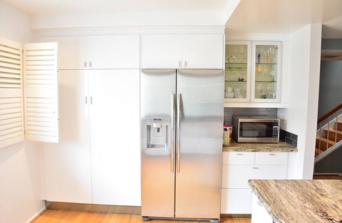 Del Rey House | Beautiful, Bright & Secure Townhome in Marina del Rey, CA