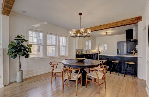 Norman House | Beautiful & Bright - Walk to OU & The Mont - King Bed, 3 Bedrooms, Fresh Remodel