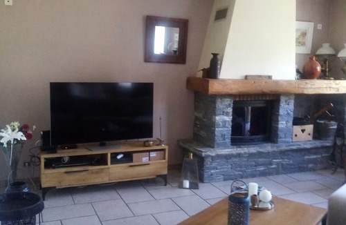 Ugine House | Beautiful building at the foot of the mountains, 15kms from Lake Annecy,