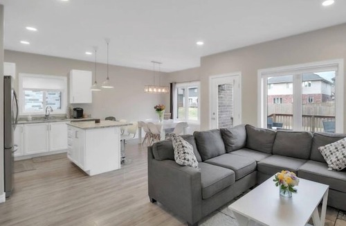 Belleville House | Beautiful bungalow by the water