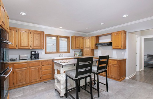 College Hill House | Beautiful Bungalow in Charming Crown Heights Neighborhood