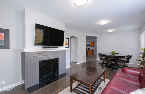 College Hill House | Beautiful Bungalow in Charming Crown Heights Neighborhood