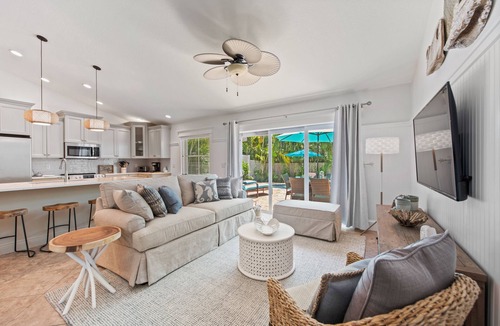 Holmes Beach House | Beautiful Bungalow with Private Pool and Spa, just Steps to the Beach!