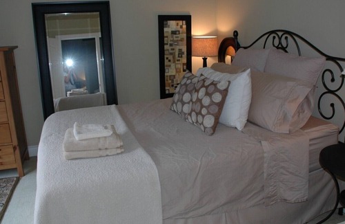 Burlington House | Beautiful Burlington Private Oasis