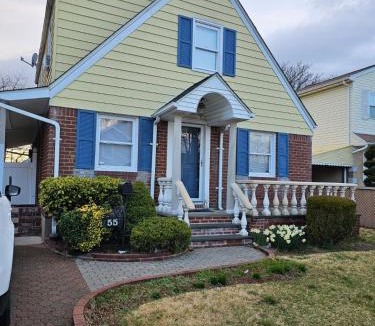 Elmont House | Beautiful C&C