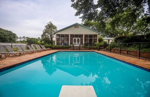 Kennard House | BEAUTIFUL CABIN IN THE DAVY CROCKETT NATIONAL FOREST WITH POOL ON PROPERTY