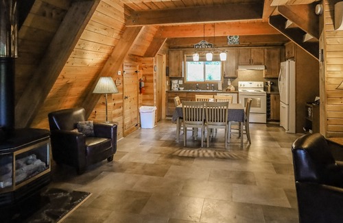Joseph Cabin | Beautiful cabin right on the banks of the lake with patio & washer/dryer