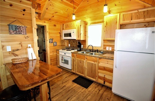 Waynesville Cabin | Beautiful Cabin sleeps 2-5