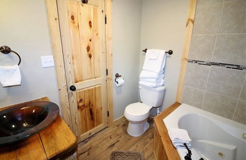 Waynesville Cabin | Beautiful Cabin sleeps 2-5