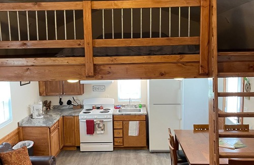 Waynesville Cabin | Beautiful Cabin sleeps 7