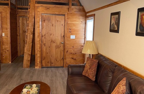 Waynesville Cabin | Beautiful Cabin sleeps 7