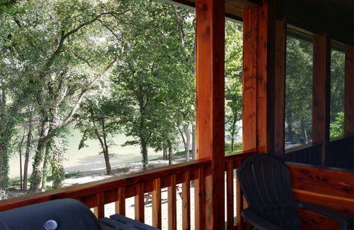 Mountain View Cabin | Beautiful cabin style home backing up on the White River!