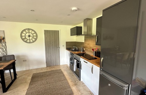 Steyning Cabin | Beautiful Cabin with Pond View