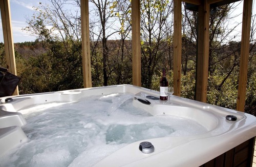 Equality House | Beautiful Cabin with Hot-tub in Herod, Illinois