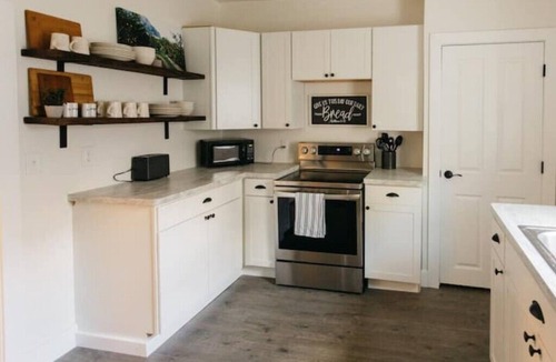 Dayton House | Beautiful Cape Cod House in Central Location